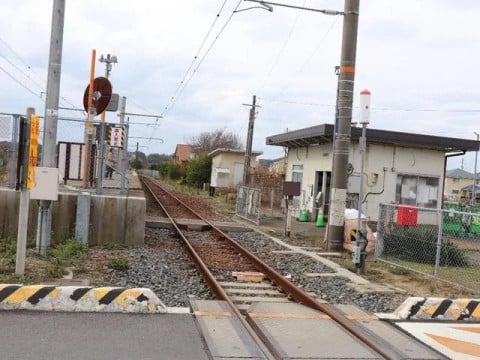 岐波駅から東方向に向かって直進